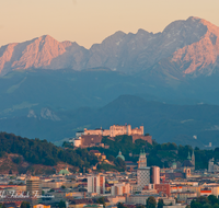 fileadmin/roha/images_galerie/orte_landschaft/Salzburg/SA-ALTST-0016-D-roha-Salzburg-Altstadt-Festung-Hohensalzburg-Tennengebirge.png