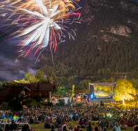 fileadmin/roha/images_galerie/brauchtum/Feuerwerk/MU-KL-PHIL-THUMS-2019-2208-02-D-roha-Musik-klassisch-Philharmonie-Bad-Reichenhall-Thumsee-brennt-Feuerwerk.png