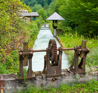 fileadmin/roha/images_galerie/orte_landschaft/Salzburg/Almkanal/SA-B-ALMK-0006-2-D-roha-Salzburg-Almkanal-Wasser-Schleuse-Marktschellenberg-Kanal.png