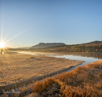 fileadmin/roha/images_galerie/stimmung-Sonne/Sonnenaufgang/SO-AU-AIN-MOOR-0001-0750-01-D-roha-Sonnenaufgang-Ainring-Moor-See.png