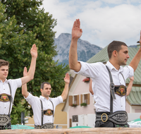 fileadmin/roha/images_galerie/brauchtum/Tracht/Trachtenverein_Anger/AN-DORFF-0001-1347-05-D-M-roha-Anger-Dorffest-Tracht-Tanz-Dirndl-Bua-Zwoasteirer.png