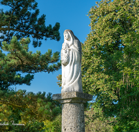 fileadmin/roha/images_galerie/kirche_religion/Teisendorf/KKKM-TEIS-FORST-0002-D-roha-Mariensaeule-Teisendorf-Forstamtplatz.png