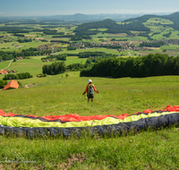 fileadmin/roha/images_galerie/Freizeit-Sport/Gleitschirm-Drachen/AN-PAN-FUER-GL-1022-D-roha-Anger-Panorama-Fuermann-Alm-Gleitschirm-Flieger.png