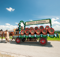 fileadmin/roha/images_galerie/orte_landschaft/Teisendorf/Weildorf/Weildorf-Trachtenfest/BR-TRACHT-FEST-WEIL-18062017-1206-04-D-roha-Brauchtum-Trachtenfest-Weildorf-Brauerei.png