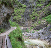 fileadmin/roha/images_galerie/orte_landschaft/Berchtesgaden/Marktschellenberg-Ettenberg/BGD-ALMB-KLAMM-0001-02-D-roha-Berchtesgaden-Almbachklamm-Untersberg-Wasser-Marktschellenberg.png