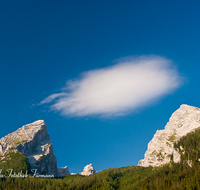 fileadmin/roha/images_galerie/orte_landschaft/Berchtesgaden/Watzmann/BGD-WATZ-0028-D-roha-Berchtesgaden-Watzmann-Gipfel-Wolken-Fichtenwald.png