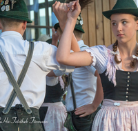 fileadmin/roha/images_galerie/brauchtum/Tracht/Trachtenverein_Anger/BR-TRACH-ANG-20160701-1956-01-D-roha-Brauchtum-Tracht-Anger-Hoeglwoerth-Tanz.png