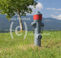 fileadmin/roha/images_galerie/Feuerwehr-Florianijuenger/FFW-TEI-HYD-0001-03-D-roha-Feuerwehr-Teisendorf-Hydrant-Wasser-Kirchturm.jpg