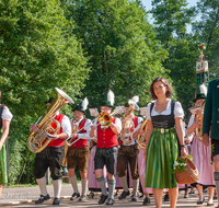 fileadmin/roha/images_galerie/orte_landschaft/Teisendorf/Weildorf/Weildorf-Trachtenfest/BR-TRACHT-FEST-WEIL-18062017-0902-03-D-roha-Brauchtum-Trachtenfest-Weildorf.png