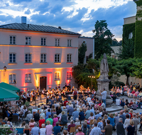 fileadmin/roha/images_galerie/orte_landschaft/Laufen/MU-BLA-LAUF-KON-2019-2102-01-D-roha-Laufen-Musikkapelle-Standkonzert-Rupertusplatz.png