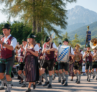 fileadmin/roha/images_galerie/orte_landschaft/Anger/Anger-Trachten-Musik-Fest/BR-FEST-ANG-MUS-TRACH-2018-08-19-0941-0-07-D-roha-Brauchtum-Fest-Anger-Trachtenverein-Musikkapelle-Thundorf-Strass.png