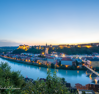 fileadmin/roha/images_galerie/orte_landschaft/Burghausen/BURGH-PAN-NA-0001-D-roha-Burghausen-Salzach-Burg-Panorama-Nacht-Stimmung.png