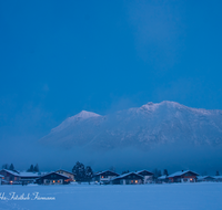 fileadmin/roha/images_galerie/orte_landschaft/Inzell/INZ-WINT-0011-D-roha-Inzell-Winter-Abend-Stimmung-Schnee.png