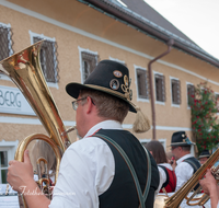 fileadmin/roha/images_galerie/musik/Blasmusik/Anger_-_Aufham/MU-BLA-ANG-BERG-STA-2018-1955-02-D-roha-Musik-Blasmusik-Musikkapelle-Anger-Bergschuetzen-Dorfplatz-Standkonzert.png