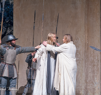 fileadmin/roha/images_galerie/orte_landschaft/Oberammergau/Passion/OBERA-PASS-0270-1859-01-D-roha-Oberammergau-Passion-Spiele-Jesus-Kreuz-Christus-Oelberg.png