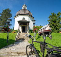 fileadmin/roha/images_galerie/orte_landschaft/Oberndorf_-_Oesterreich/OBERND-STILL-OESTERR-RAD-0001-D-roha-Oberndorf-Oesterreich-Stille-Nacht-Rad.png