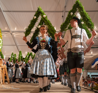 fileadmin/roha/images_galerie/orte_landschaft/Teisendorf/Gaufest-GauverbandI-Freitag14.-Sonntag23.Juli2023/BR-GAUFEST-TEIS-2023-2-2221-D-roha-Tracht-Gaufest-Teisendorf.png