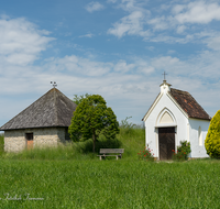 fileadmin/roha/images_galerie/kirche_religion/Laufen_-_Leobendorf/KKKM-LAUF-FRO-0006-D-roha-Kapelle-Laufen-Froschham.png