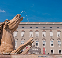 fileadmin/roha/images_galerie/architektur-Haeuser/SA-RESID-PLA-0007-D-roha-Salzburg-Residenz-Platz-Brunnen-Pferd.png