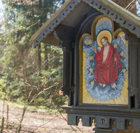 fileadmin/roha/images_galerie/kirche_religion/Tei-Wei-Rosenkranzweg/KKKM-TEI-WEI-ROS-12-0005-D-roha-Wegkreuz-Rosenkranz-Station-Teisendorf-Weildorf-Weg-Wald-Himmelfahrt.png