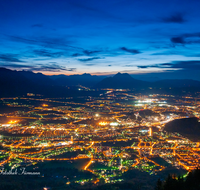 fileadmin/roha/images_galerie/orte_landschaft/Salzburg/Nacht-Salzburg/SA-GAISB-PAN-0029-D-roha-Salzburg-Gaisberg-Panorama-Sonnenuntergang-Hochstaufen-Untersberg-Nacht.png