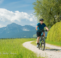 fileadmin/roha/images_galerie/orte_landschaft/Teisendorf/Weildorf/SPO-E-BIKE-TEI-ARN-2016-0955-04-D-roha-Sport-E-Bike-Teisendorf-Hochstaufen-Arnolding-Feldweg.png