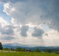 fileadmin/roha/images_galerie/stimmung-Sonne/STIM-SCHWARZ-B-0001-D-roha-Stimmung-Gewitter-Sonne-Schwarzenberg-Chiemgau-Wolken-Neukirchen.png