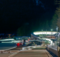 fileadmin/roha/images_galerie/orte_landschaft/Berchtesgaden/Koenigssee/BGD-KOE-BOB-0002-D-roha-Berchtesgaden-Koenigssee-Bobbahn-Nacht-Winter-Flutlicht.png