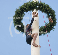 fileadmin/roha/images_galerie/brauchtum/Maibaum/Piding-Johannishoegl/BR-MAIB-PID-JOH-0004-1445-03-D-roha-Brauchtum-Maibaum-Piding-Johannishoegl-Breze-Kraxln.jpg