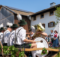 fileadmin/roha/images_galerie/brauchtum/Leonhardiritt/Holzhausen_01/Holzhausen-Ritt-2023/BR-PFRI-HOLZ-2023-1020-18-D-roha-Brauchtum-Leonhardiritt-Holzhausen-Teisendorf.png