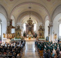 fileadmin/roha/images_galerie/brauchtum/Tracht/Trachtenverein_Teisendorf/BR-TRACH-KIRCHE-0001-01-D-roha-Brauchtum-Tracht-Kirche-Teisendorf.png