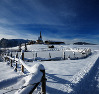 fileadmin/roha/images_galerie/orte_landschaft/Inzell/INZ-EINS-WIN-0007-D-roha-Inzell-Einsiedl-Winter-Kirche.png