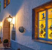 fileadmin/roha/images_galerie/orte_landschaft/Laufen/LAUF-STADT-WEIH-0042-D-roha-Laufen-Weihnachten-Rathaus-Nacht.png