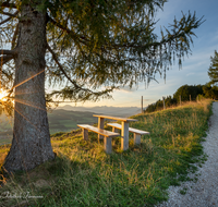 fileadmin/roha/images_galerie/stimmung-Sonne/Sonnenaufgang/SO-AU-ANG-FUE-0006-0604-02-D-D-roha-Sonnenaufgang-Anger-Hoegl-Fuermann-Alm.png