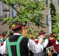 fileadmin/roha/images_galerie/orte_landschaft/Teisendorf/Teisendorf-Marktstrasse-Konzert/TEI-MA-STA-KON-2024-1-0128-D-roha-Teisendorf-Marktstrasse-Standkonzert.png