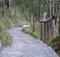 fileadmin/roha/images_galerie/wege/WEGE-RA-SOL-0001-D-roha-Wander-Weg-Ramsau-Gerstreit-Soleleitung-Gelaender.png