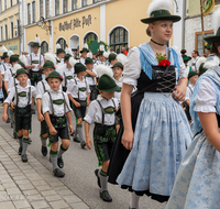 fileadmin/roha/images_galerie/orte_landschaft/Teisendorf/Gaufest-GauverbandI-Freitag14.-Sonntag23.Juli2023/BR-GAUFEST-TEIS-2023-3-1156-04-D-roha-Tracht-Gaufest-Teisendorf.png