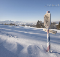 fileadmin/roha/images_galerie/Hintergrund-Download/1280x1024/LANDA-GRENZE-WI-0011-D-roha-Landart-Grenze-Winter-Bayern-Chiemgau-Salzburg-Rupertiwinkel-historisch-Teisendorf-Siegsdorf.png