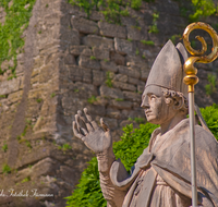 fileadmin/roha/images_galerie/orte_landschaft/Salzburg/St-Peter-Katakomben/SA-ALTST-RUP-0001-D-roha-Salzburg-Altstadt-Hl-Rupert-Marmor-Statue.png