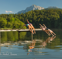 fileadmin/roha/images_galerie/orte_landschaft/Anger/Hoeglwoerth/SPO-BAD-ANG-HOEG-0001-D-roha-Sport-Wasser-Baden-Anger-Hoeglwoerth-See-Hochstaufen.png