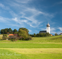 fileadmin/roha/images_galerie/orte_landschaft/Surberg_-_Lauter/SURB-0001-1-D-roha-Surberg-Kirche-Landwirtschaft-Traunstein.png