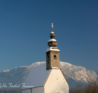 fileadmin/roha/images_galerie/orte_landschaft/Bad_Reichenhall/BAD-REI-NONN-0001-04-D-roha-Bad-Reichenhall-Nonn-Kirche-Winter-Zwiebelturm-Untersberg.png