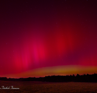 fileadmin/roha/images_galerie/orte_landschaft/Teisendorf/IN-LANDS-Teisendorf/LANDS-HIM-POL-0001-D-roha-Landschaft-Himmel-Nacht-Polarlicht.png