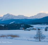 fileadmin/roha/images_galerie/orte_landschaft/Teisendorf/IN-LANDS-Teisendorf/LANDS-TEIS-WIN-0002-D-roha-Landschaft-Teisendorf-Winter-Hochstaufen-Zwiesel-Woerlach.png