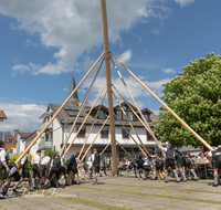 fileadmin/roha/images_galerie/brauchtum/Maibaum/Teisendorf/BR-MAIB-TEI-0100-2015-1457-01-D-roha-Brauchtum-Maibaum-Teisendorf-Aufstellen-Marktplatz.png