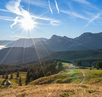 fileadmin/roha/images_galerie/orte_landschaft/Stoisser-Alm/SON-AU-STOISS-A-0003-0846-02-D-roha-Sonnenaufgang-Stoisser-Alm-Teisenberg.png