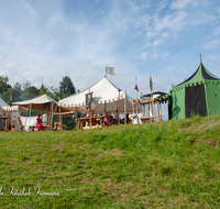 fileadmin/roha/images_galerie/brauchtum/Ritter-Mittelalter/BR-MITTELALT-PID-2016-1738-01-D-roha-Brauchtum-Mittelalterfest-Piding-Schloss-Staufeneck-Zelt.png