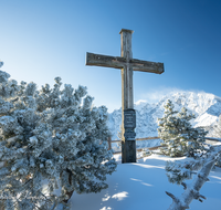 fileadmin/roha/images_galerie/kirche_religion/Berchtesgaden/KKKM-BGD-ROSS-WI-0009-D-roha-Gipfelkreuz-Berchtesgaden-Winter-Schnee-Hoher-Goell.png