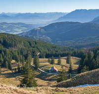 fileadmin/roha/images_galerie/orte_landschaft/Stoisser-Alm/TEI-STO-0038-D-roha-Teisendorf-Anger-Stoisseralm-Alm-Untersberg-Winter.png