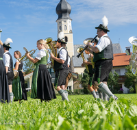 fileadmin/roha/images_galerie/orte_landschaft/Ainring/Trachtenfest/BR-FEST-FELDK-TRACH-2019-08-18-0943-01-D-roha-Brauchtum-Fest-Feldkirchen-Musikkapelle-Weildorf.png